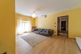 zoom immagine (Appartamento 110 mq, soggiorno, 2 camere, zona Parma Centro)