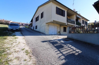 zoom immagine (Casa a schiera 185 mq, soggiorno, 3 camere, zona Casteltodino)