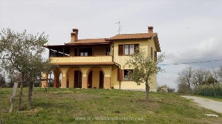zoom immagine (Villa 220 mq, soggiorno, 3 camere, zona Castiglione del Lago)