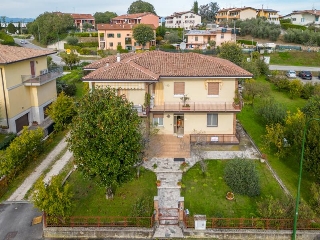 zoom immagine (Appartamento 140 mq, soggiorno, 3 camere, zona Peschiera del Garda)