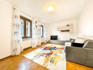 zoom immagine (Appartamento 100 mq, soggiorno, 1 camera, zona Borgosesia - Centro)