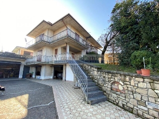 zoom immagine (Villa 350 mq, soggiorno, 6 camere, zona Soprazocco Bariaga)