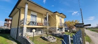 zoom immagine (Villa 200 mq, soggiorno, 3 camere, zona Piccolini)