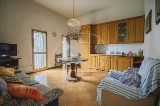 zoom immagine (Casa singola 150 mq, soggiorno, 3 camere, zona Capezzana)