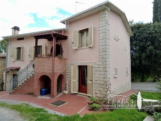 zoom immagine (Casa a schiera 168 mq, soggiorno, 2 camere, zona Sanfatucchio)