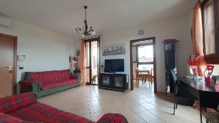 zoom immagine (Appartamento 94 mq, soggiorno, 2 camere, zona Novi di Modena)