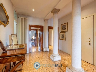 zoom immagine (Appartamento 323 mq, soggiorno, 3 camere, zona Prato della Valle)